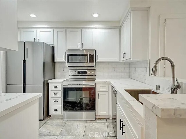 Building Photo - 3867 Thorncroft Ln