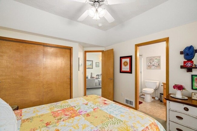 Building Photo - 2 bed 2 bath Condo in Newport
