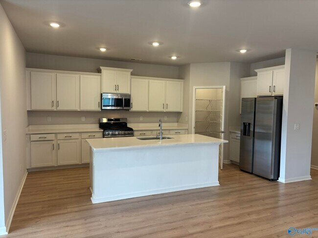 Building Photo - 180 Fenwick Pl