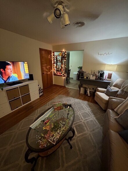 Building Photo - 35 S Knox St