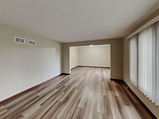 Building Photo - 7526 Cashew Dr