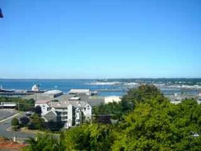 Building Photo - Bay View Living Near WWU – 1 & 3 Bedroom U...