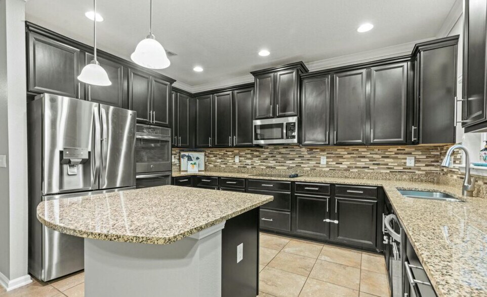 Building Photo - 904 Rose Garden Ct