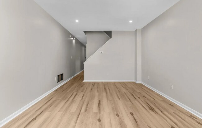 Building Photo - 221 Orleans St