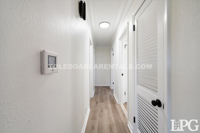 Building Photo - 3058 Nebraska Ave