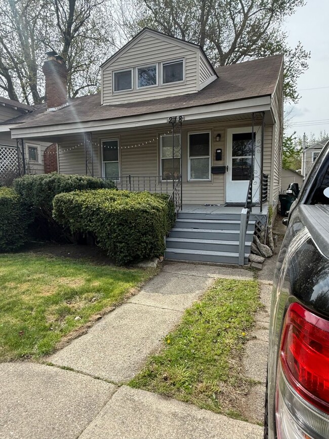Primary Photo - 218 Academy St