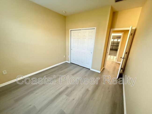 Building Photo - 10337 Stratford Pointe Ave