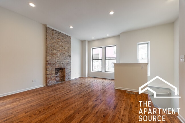 Building Photo - 2835 W Medill Ave