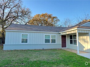 Building Photo - 308 Foch St