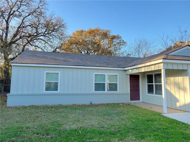 Primary Photo - 308 Foch St