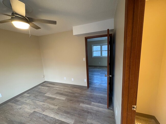 Building Photo - 1 Bed 1 Bath Remodeled! Near K-State! Available May 1!
