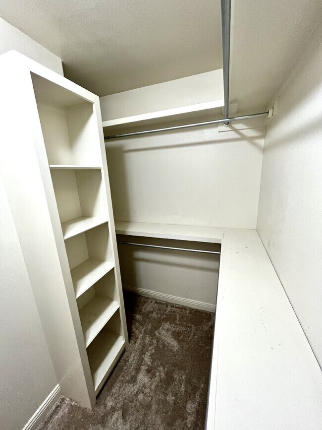 Building Photo - Spacious 4-Bedroom Home with Backyard Basketball Court Available for Summer 2026 Pre-Lease