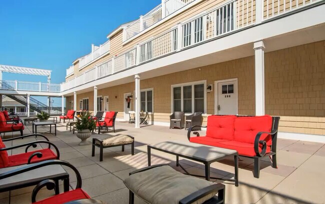 Building Photo - 128 Ashworth Ave