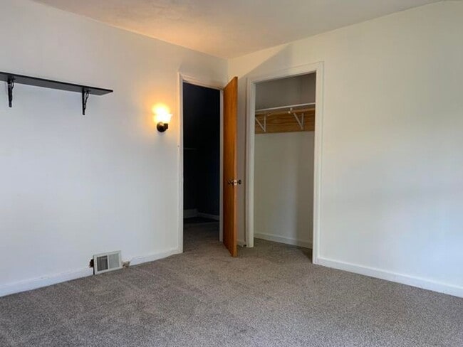 Building Photo - 4 Bedroom Single-Family House in Shorewood