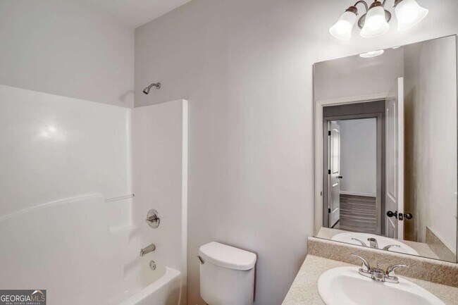 Building Photo - 544 Oakside Pl