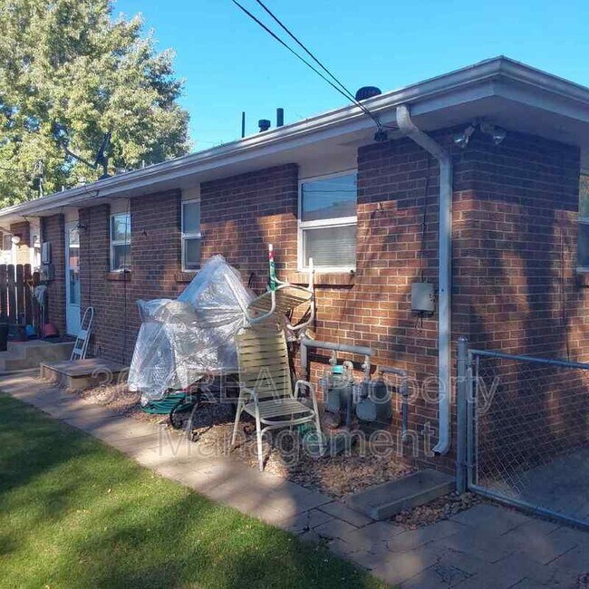 Building Photo - 2220 2nd St