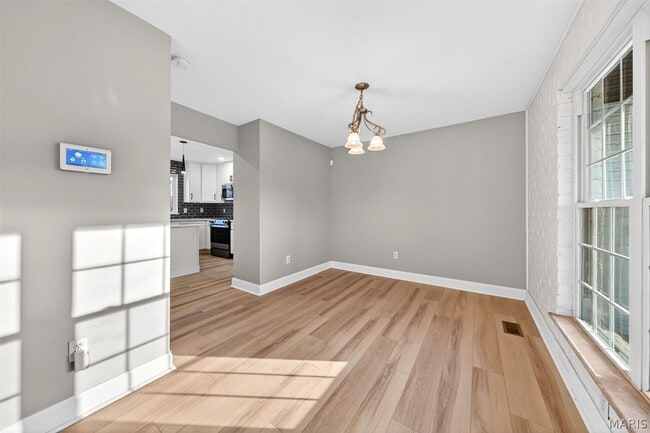 Building Photo - 264 Braeshire Dr