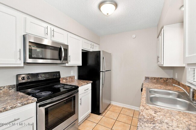 Building Photo - 6069 Anglia Dr
