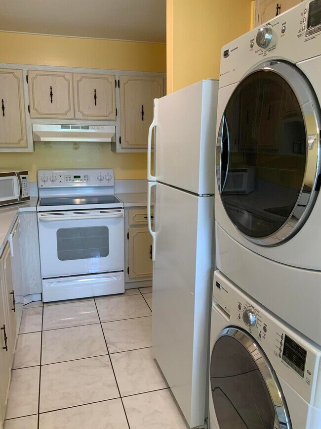 Building Photo - 1121 Cactus Terrace