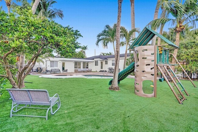 Building Photo - 725 Harrison St