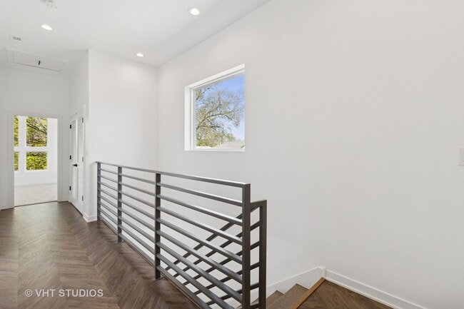 Building Photo - 1537 Scoville Ave