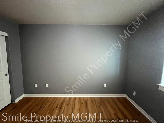 Building Photo - single house