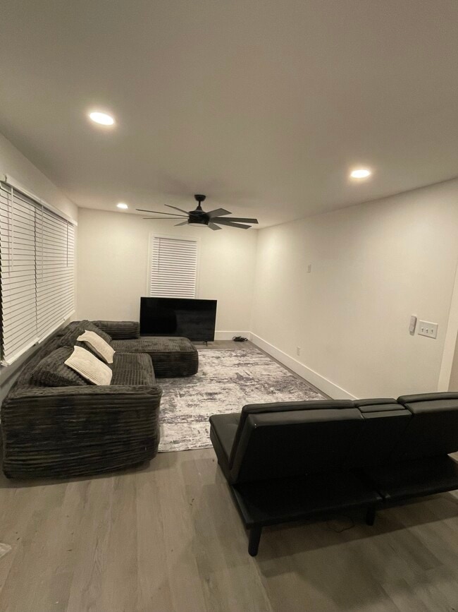 Building Photo - 608 Crawford Rd