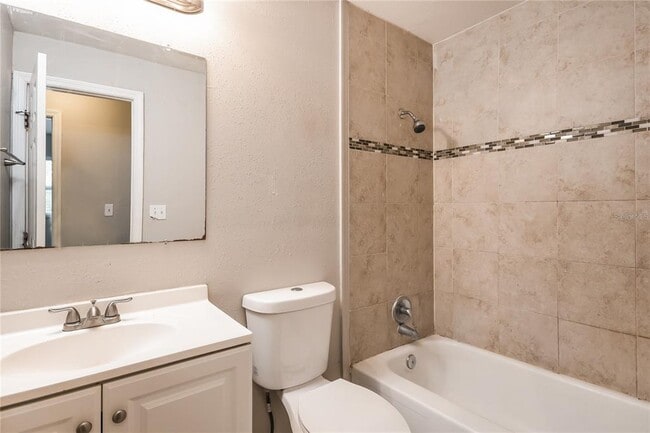 Building Photo - 2409 Straker Ct