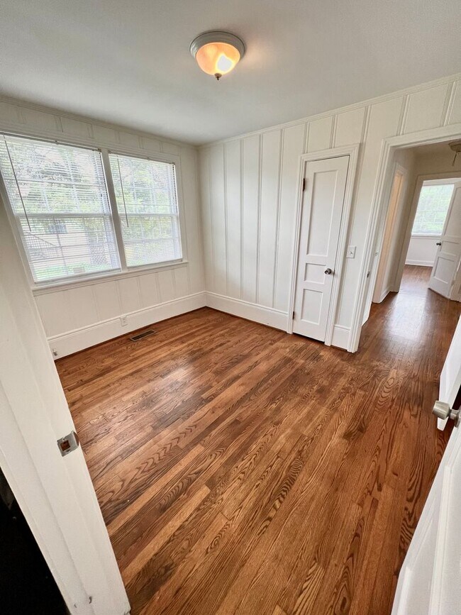 Building Photo - Madison Stunner! 3 Bed 2 Bath House W/ Fenced Back Yard