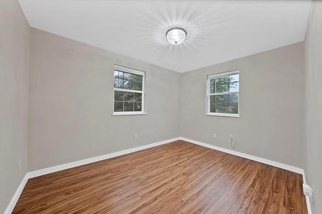 Building Photo - 824 E Prairie View Rd