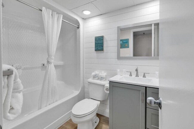 Building Photo - 1700 N Ocean Blvd