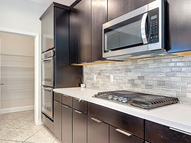 Building Photo - FURNISHED 4 Bedroom House + Office + Home ...