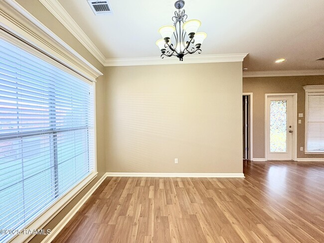 Building Photo - 121 Troubadore Dr