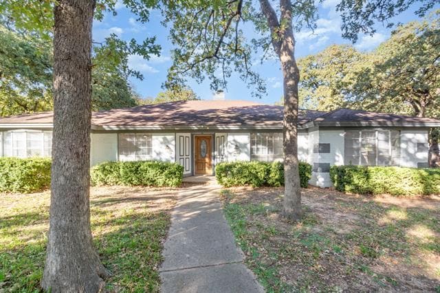 Building Photo - 210 Oak Forest Trail