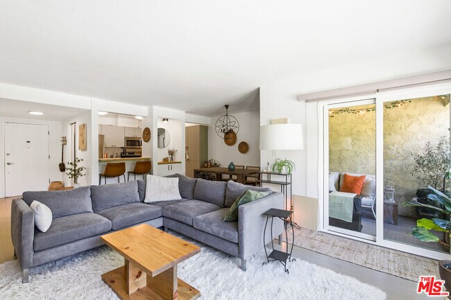 Building Photo - 5625 Green Valley Cir