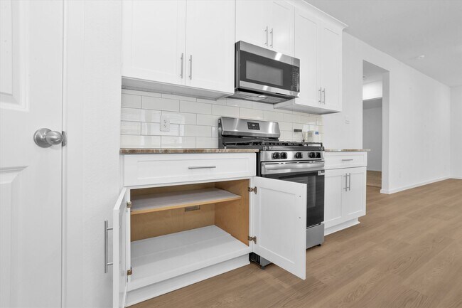 Building Photo - 3518 Grassland Dr