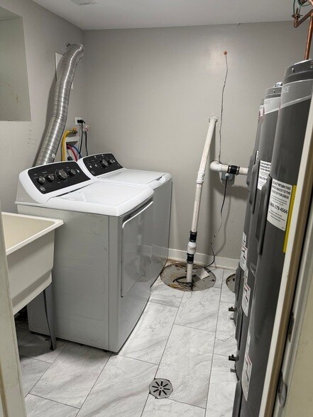 Building Photo - 8106 S Langley Ave