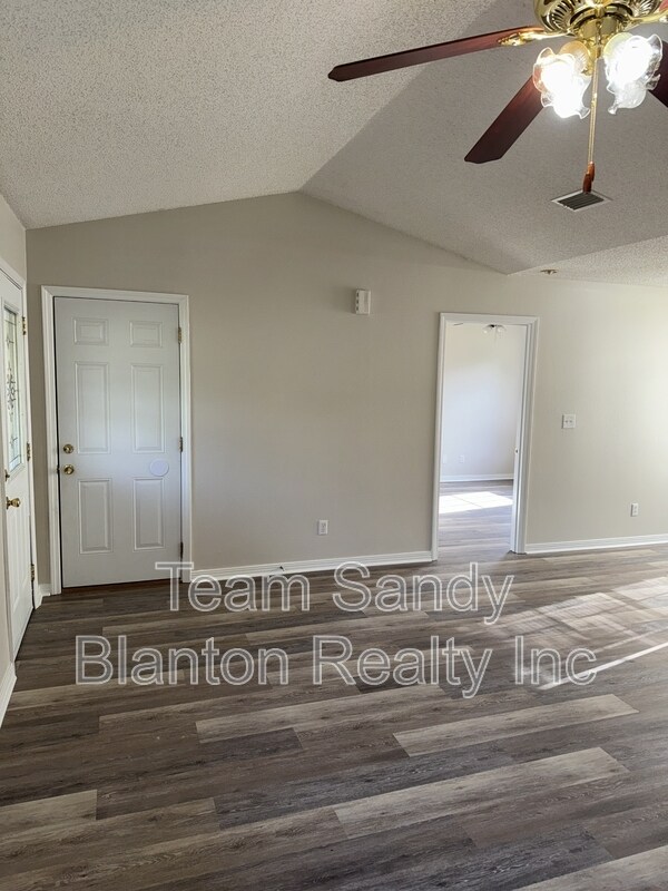 Building Photo - 7728 Bogey Ln
