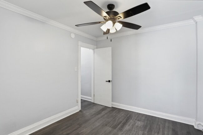 Building Photo - Beautiful Duplex with Charm