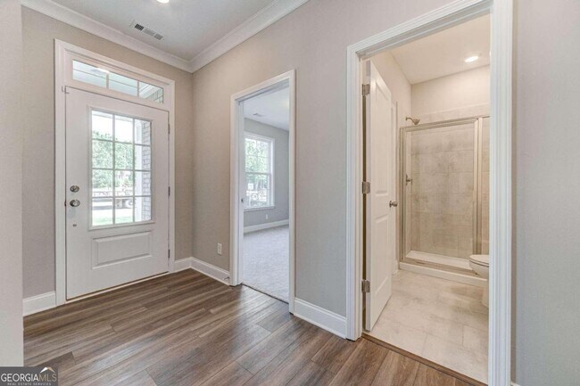 Building Photo - 1060 River Park Dr