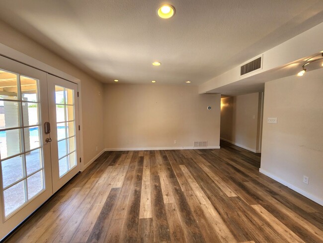 Building Photo - Tempe 4 Bedroom 3 Bath w/ Pool right near ASU!