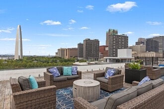 Building Photo - Peper Lofts @ Laclede's Landing