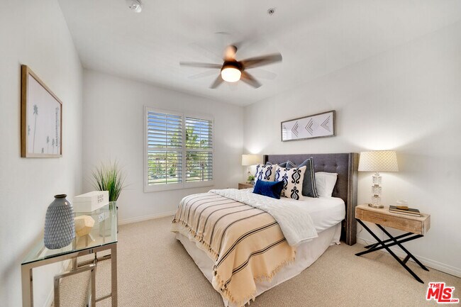 Building Photo - 6020 S Seabluff Dr