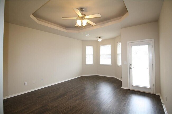 Building Photo - 756 Tuscany Way