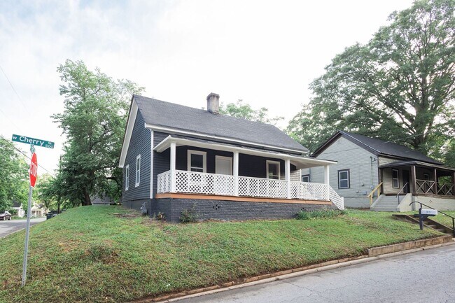 Building Photo - 519 W Cherry St