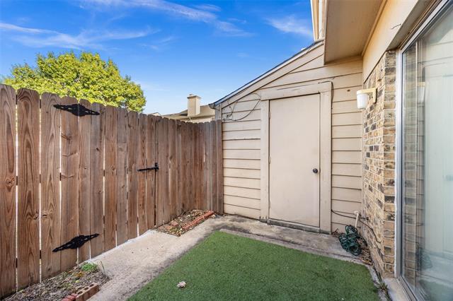 Building Photo - 601 Carriagehouse Ln