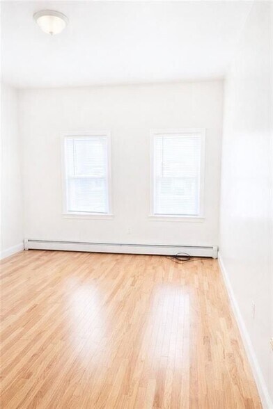 Building Photo - 213 State St