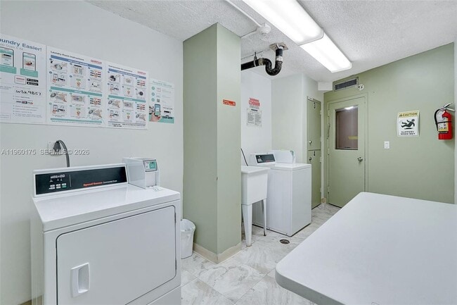 Building Photo - 100 Golden Isles Dr