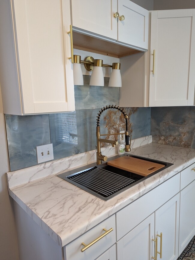 Building Photo - 8 Pleasant St