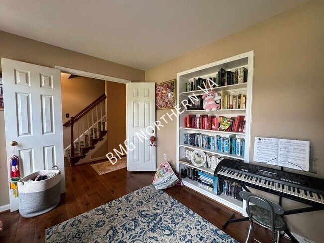 Building Photo - 10205 Daylily Ct
